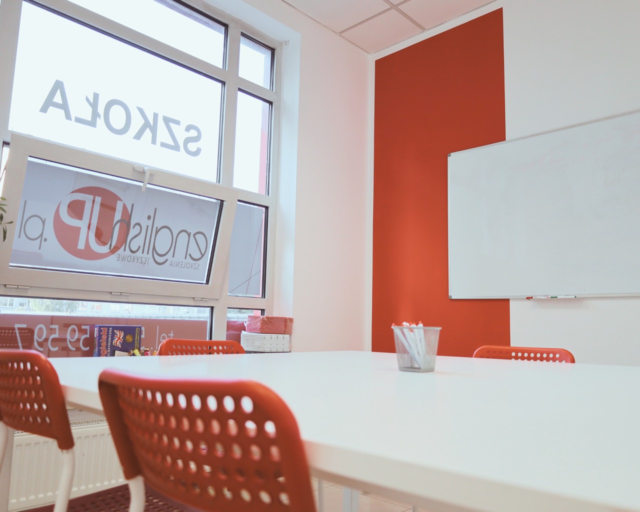 Sala zajęć w szkole językowej ENGLISHUP we Wrocławiu